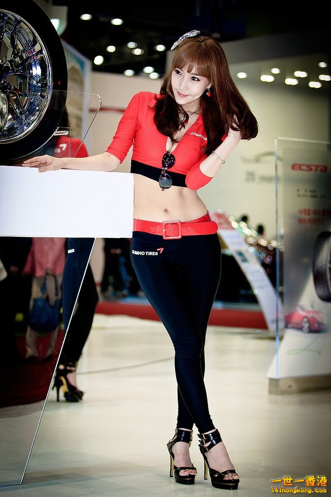 motor-show-model4.jpg