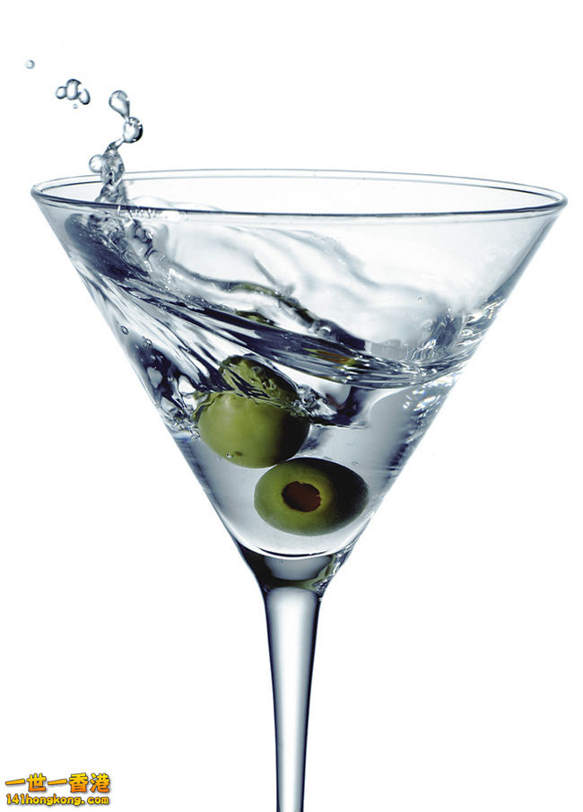 adaymag-these-are-the-drinks-bartenders-really-order-when-they-re-not-on-the-job-02.jpg