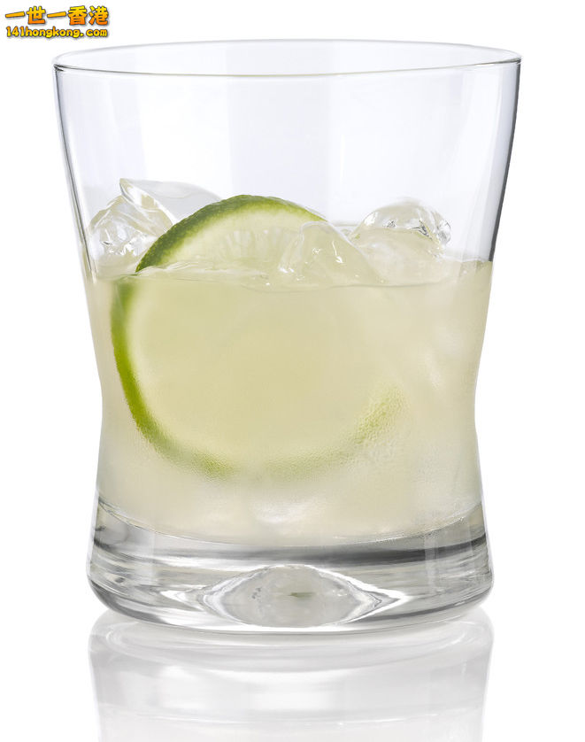 adaymag-these-are-the-drinks-bartenders-really-order-when-they-re-not-on-the-job-08.jpg