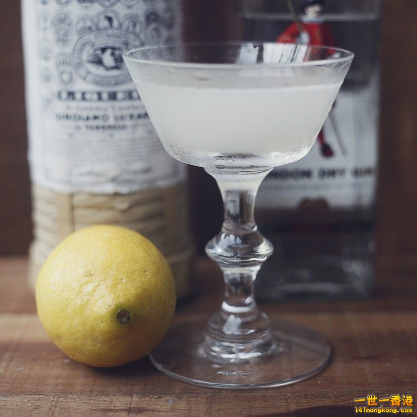 adaymag-these-are-the-drinks-bartenders-really-order-when-they-re-not-on-the-job.jpg