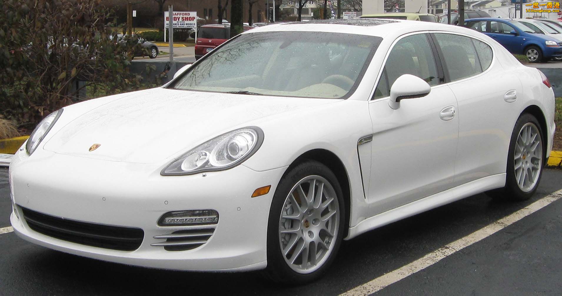 2010_Porsche_Panamera_4S_1_--_03-14-2010.jpg
