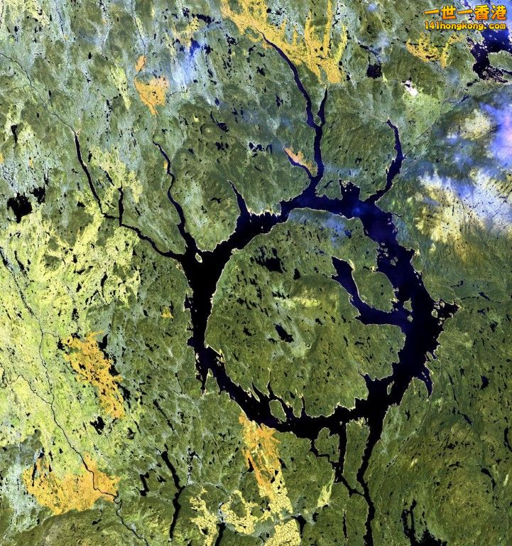 Manicouagan Crater.jpg