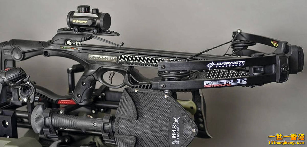 可以看到車尾安裝了十字弓、旁邊還有M48戰魚叉及不同的功能。