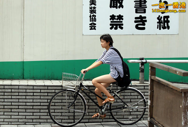 tall girl with bike長腿女孩與單車.jpg