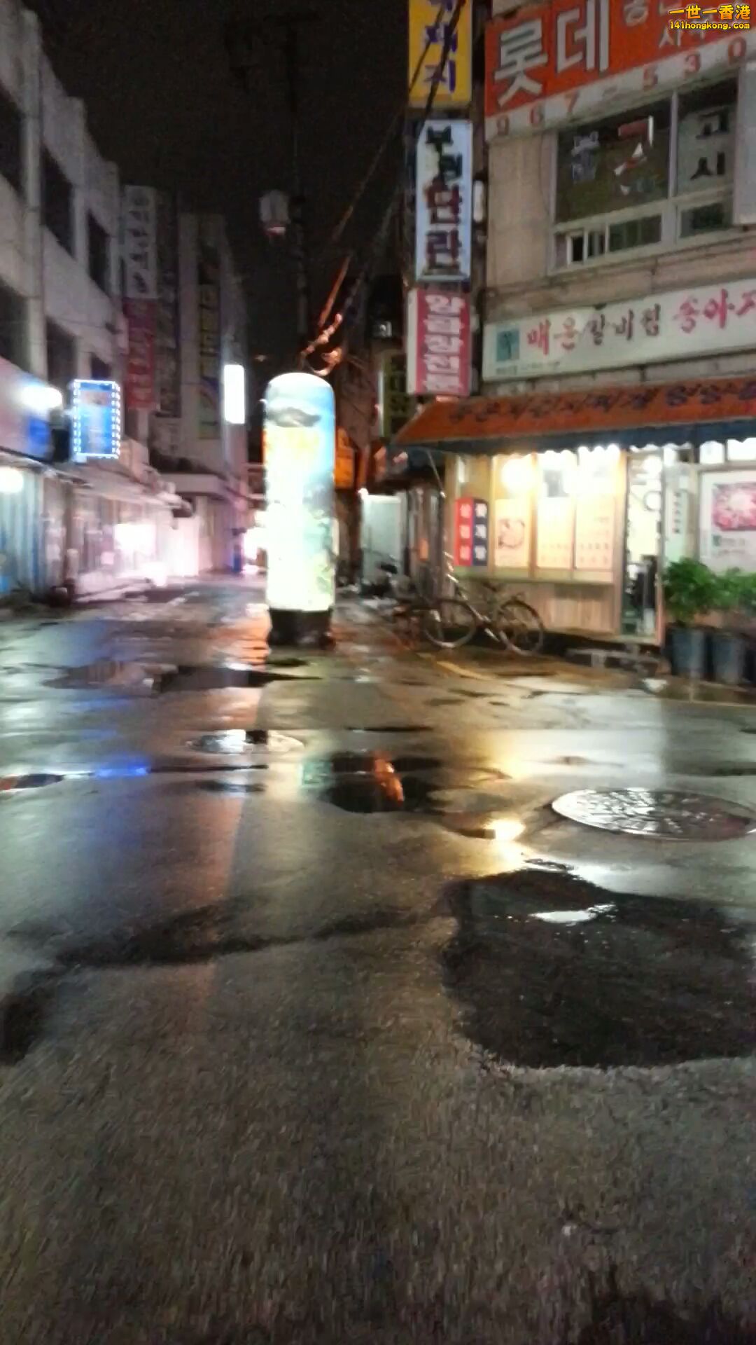 过完班馬線左面直入