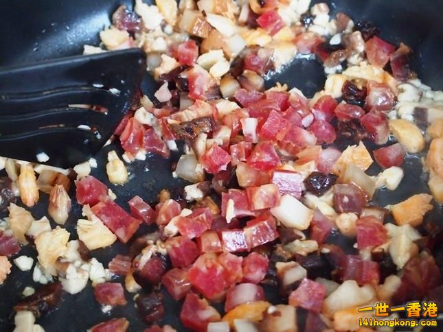 3  加入臘腸和臘肉.jpg