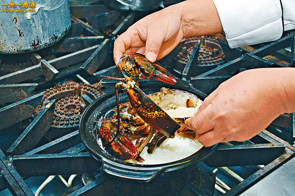 6 加入龍蝦、葱粒，再焗八分鐘。.jpg