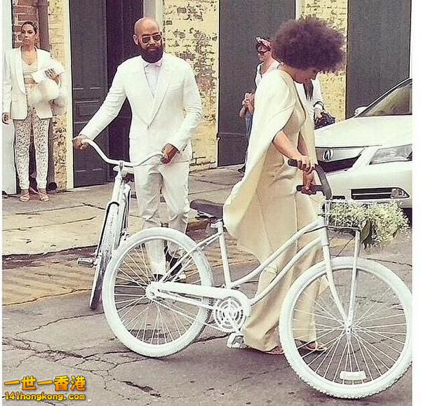 article-0-0EC346E300000578-918_634x668 2.jpg