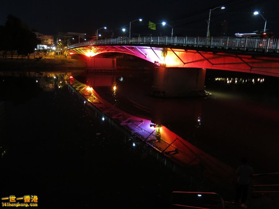 050.JPG