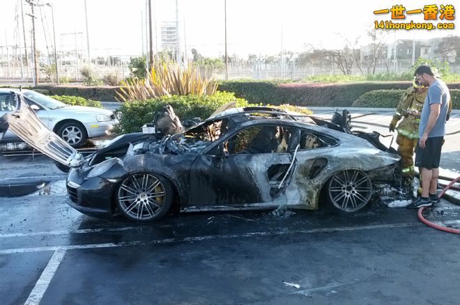 porsche_burning_fire_2014_911s_turbo_flames_parked_firemen_003_3f53cf8f93c4359ad.jpg