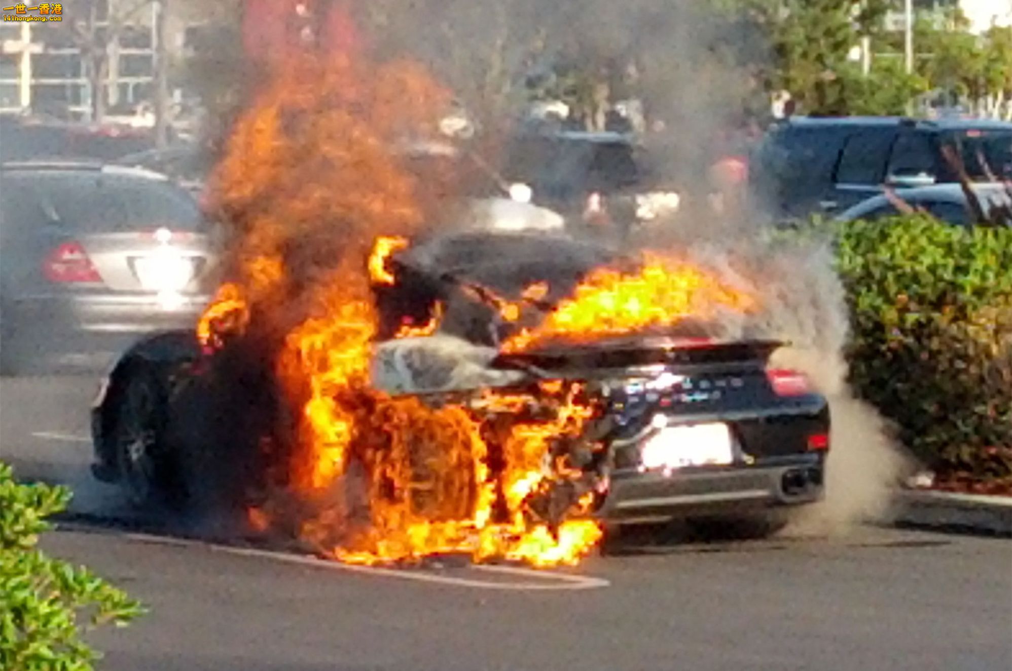 porsche_burning_fire_2014_911s_turbo_flames_parked_firemen_000_215ef3f6ccc8305f8.jpg