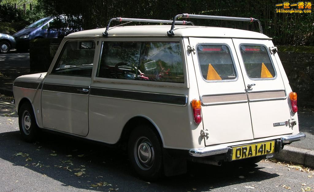 1971 Mini Clubman Estate in Buxton.jpg