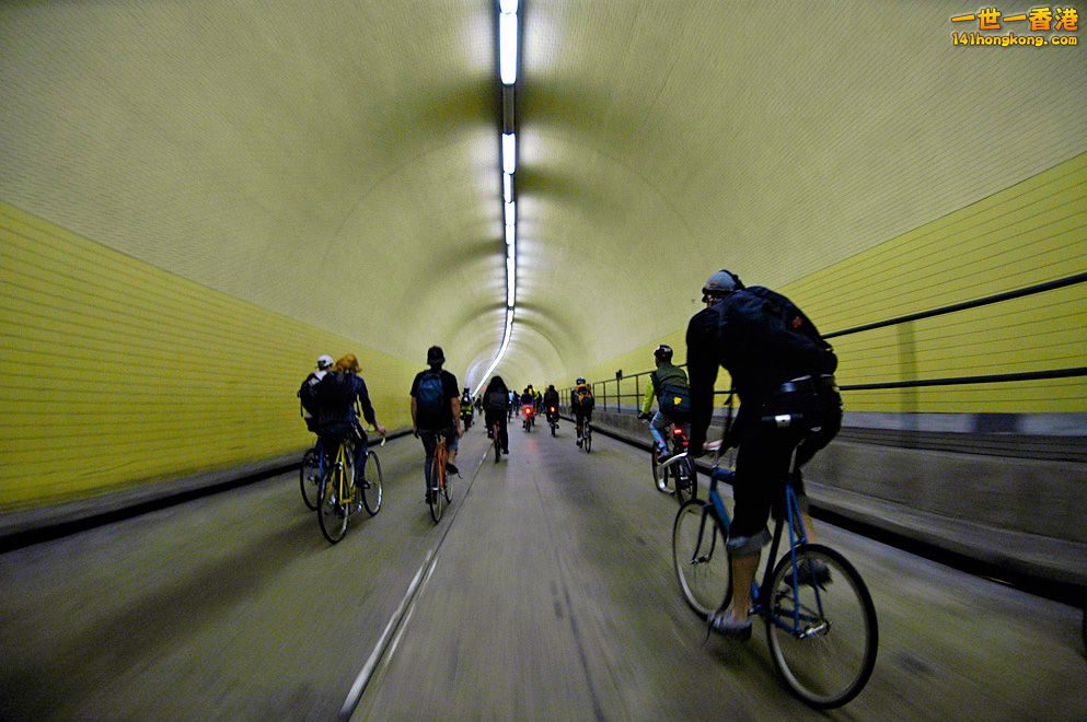 Criticalmass-sf-broadway-tunnel.jpg