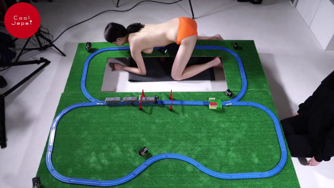 プラレールはおっぱいの門をくぐり抜けられるのか？／クール・ジャパイ第7回 　Arc de.jpg