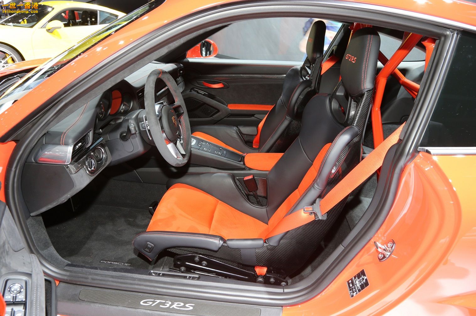 2016-porsche-911-gt3-rs-seats-01.jpg