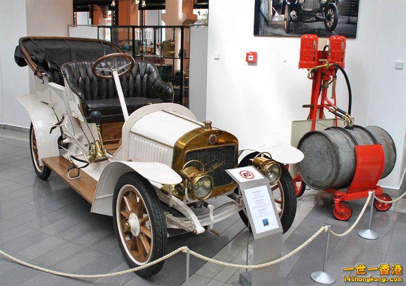 Skoda_Museum_2010_07 800.jpg