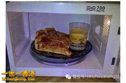 10.隔 夜的Pizza直接扔掉？微波爐熱Pizza時只需在旁邊放一小杯水，口感會比直接熱更好.jpg.jpg
