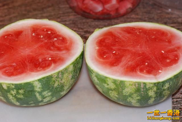 step 1 西瓜對半切開.jpg
