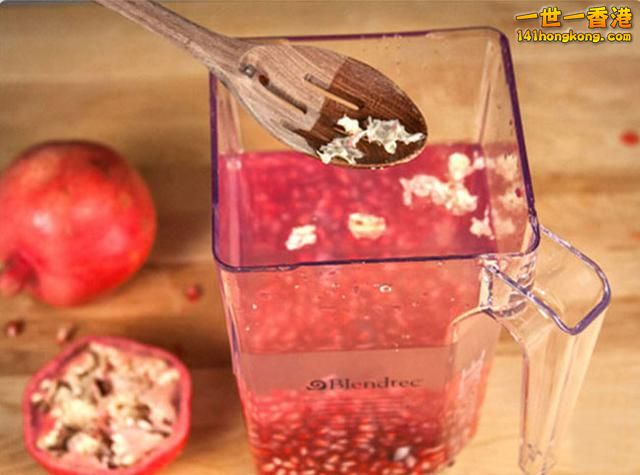 step 4 撈起漂浮在水上的薄皮即可大口享用，無需再邊吃邊撥那麼麻煩1.jpg.jpg