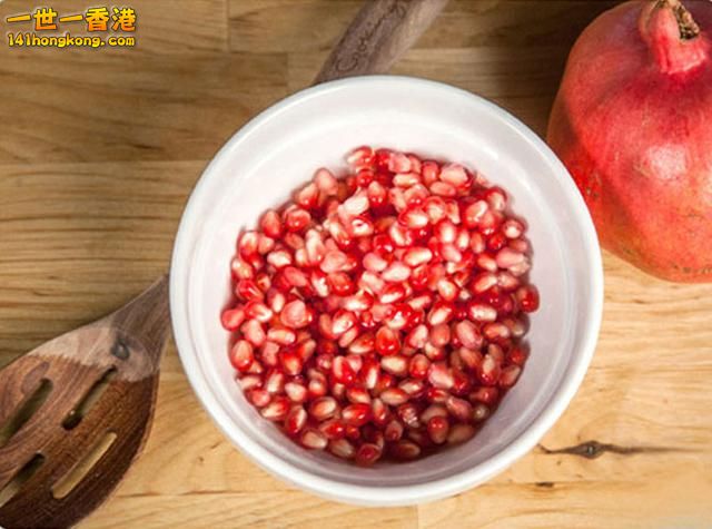 step 4 撈起漂浮在水上的薄皮即可大口享用，無需再邊吃邊撥那麼麻煩2.jpg.jpg