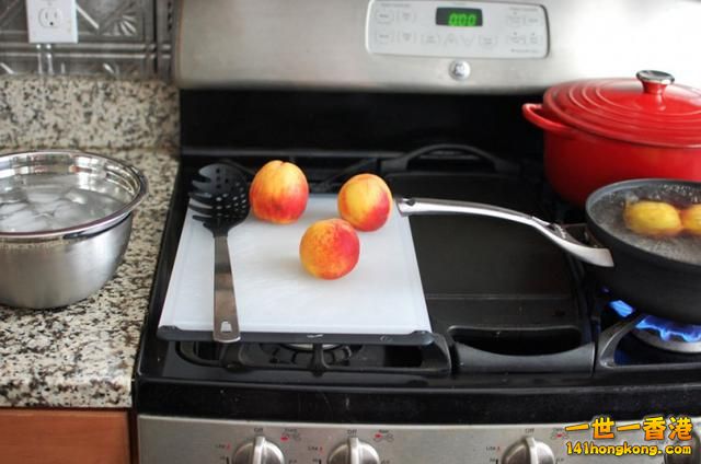 step 1 先準備好一盆冰水和一鍋沸水.jpg