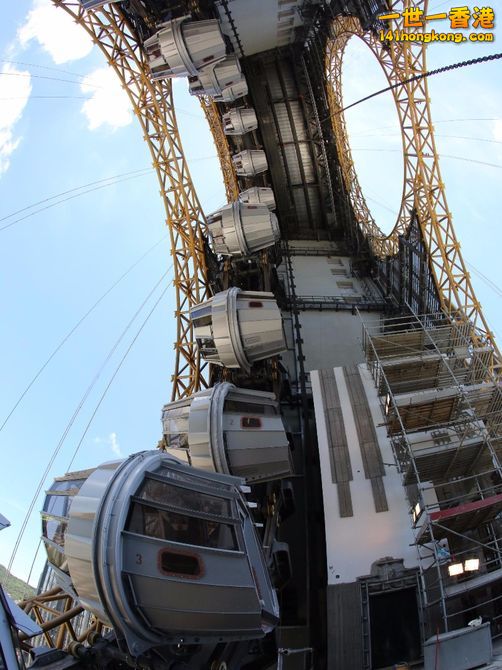 studio-city-macau-golden-reel-figure-eight-ferris-wheel-7.jpg