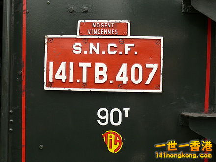 440px-141_TB_407_Plaques.jpg