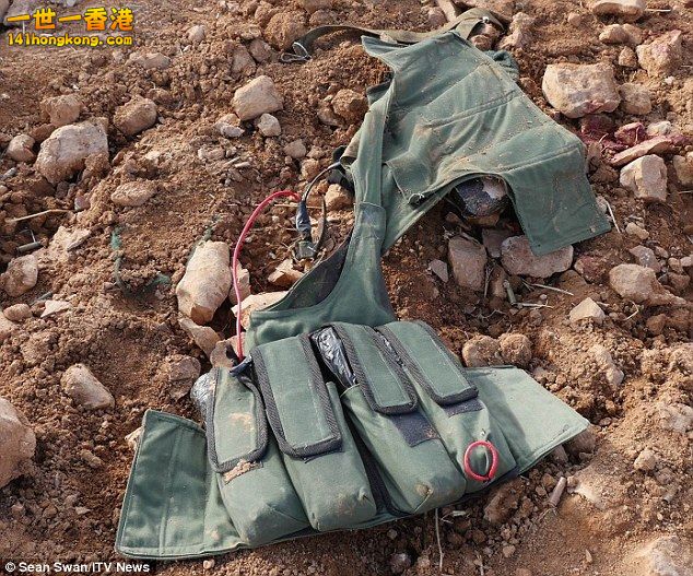 A discarded and unexploded suicide vest   未爆炸的自殺背心.jpg