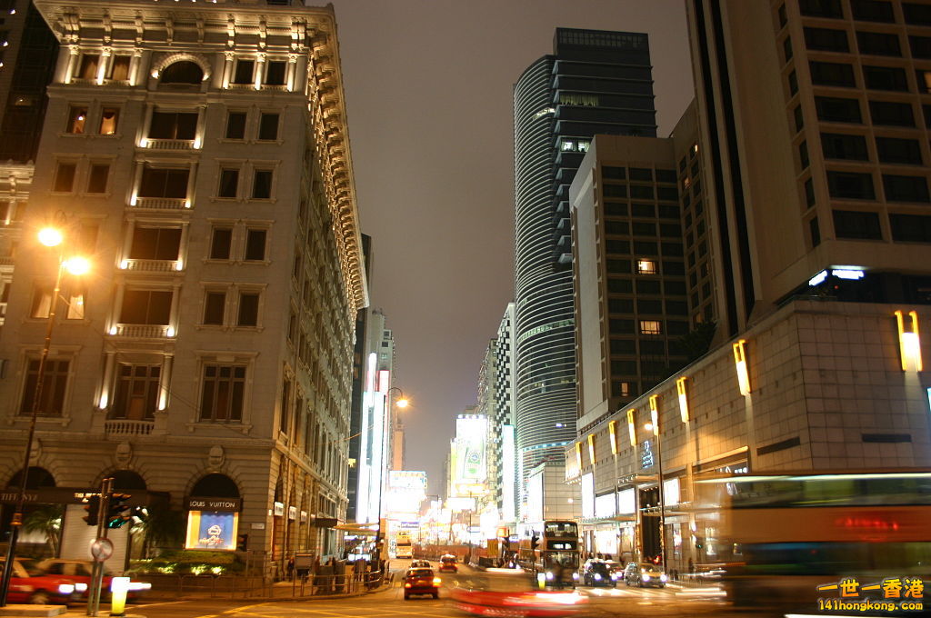 1024px-Nathan_Road_at_Salisbury_Road_in_Tsim_Sha_Tsui_at_Night.jpg