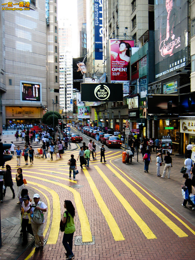 800px-Russell_Street,_Hong_Kong.jpg