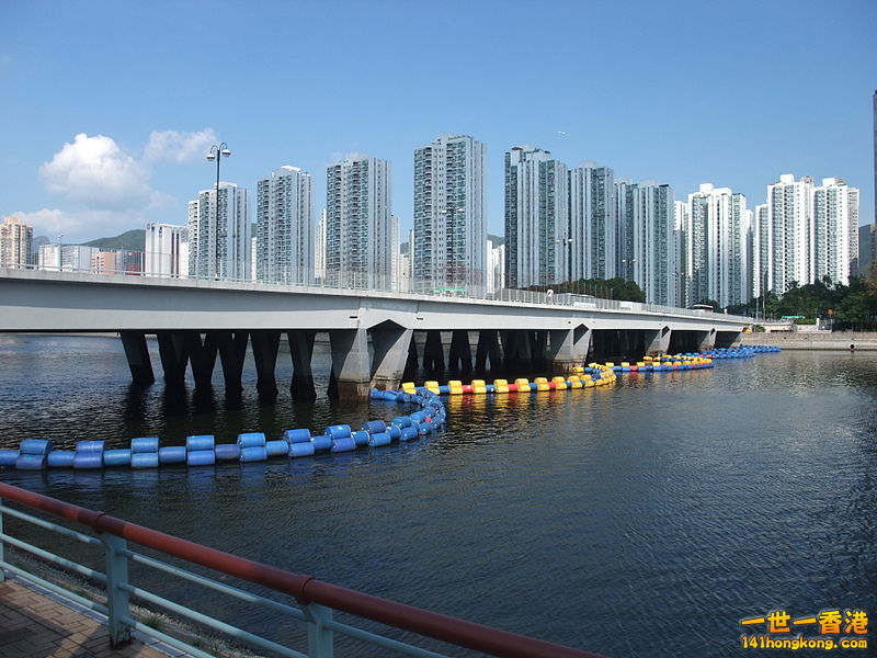 800px-Block_of_Shing_Mun_River_Channel_under_Banyan_Bridge,_2008_Summer_Olympics_2.jpg