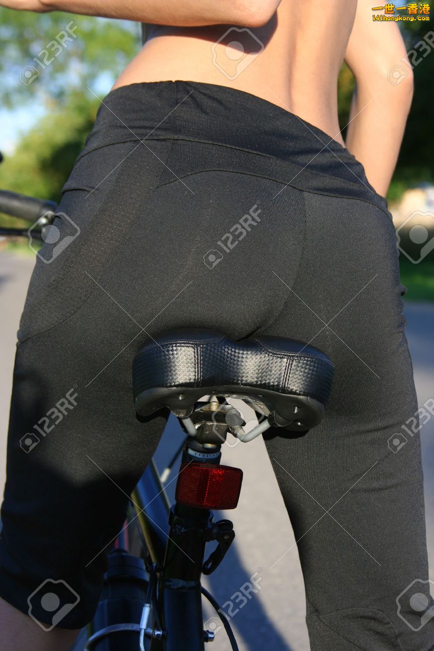 4348350-sexy-woman-s-back-on-bicycle-Stock-Photo-cycling-girl-bike.jpg