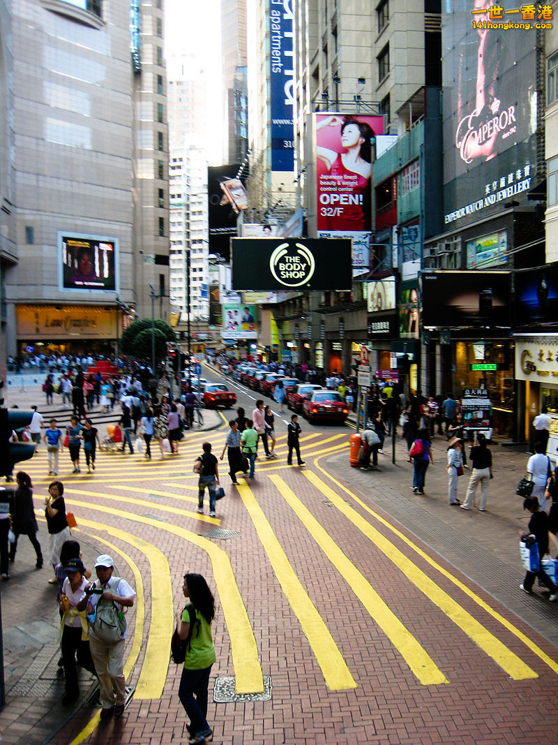 800px-Russell_Street,_Hong_Kong.jpg