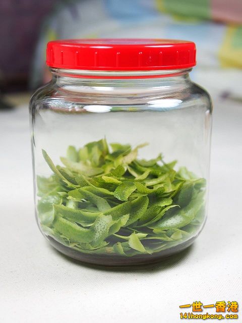 diy-handmade-lemon-aloe-cleaner-small-family-recipe-007 640.jpg