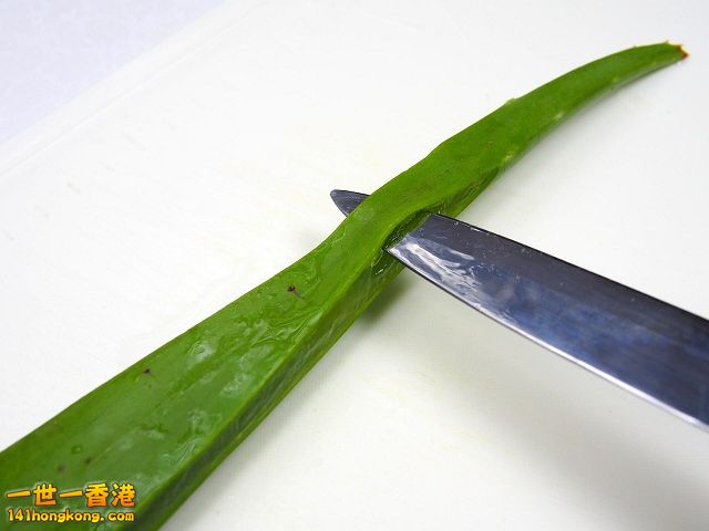 diy-handmade-lemon-aloe-cleaner-small-family-recipe-018 (1) 640.jpg