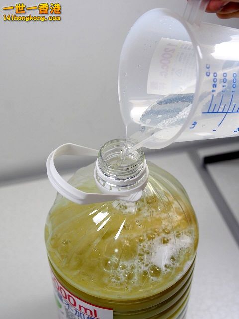 diy-handmade-lemon-aloe-cleaner-small-family-recipe-035 (1) 640.jpg