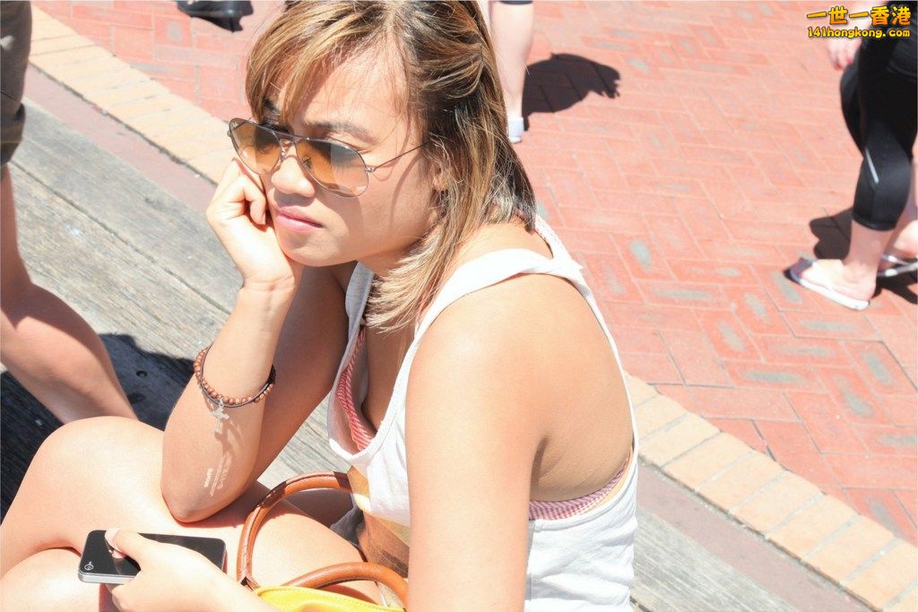 Candid-cleavage-and-downblouse-from-street-Part-3-73 (Copy).jpg