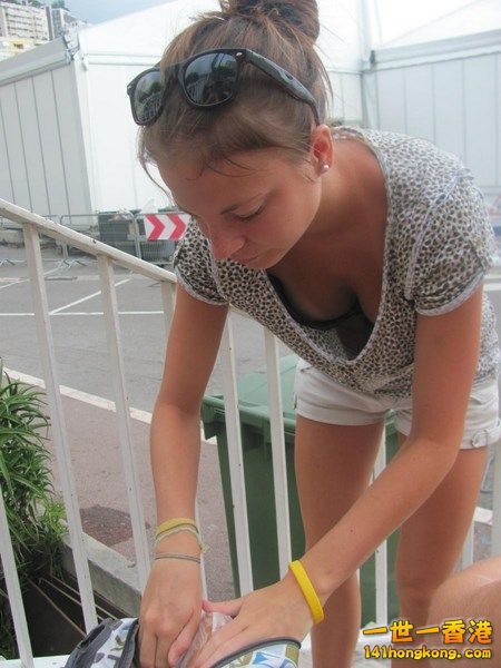 Candid-cleavage-and-downblouse-from-street-Part-3-114 (Copy).jpg