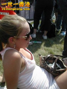 Candid-cleavage-and-downblouse-from-street-Part-4-99 (Copy).jpg
