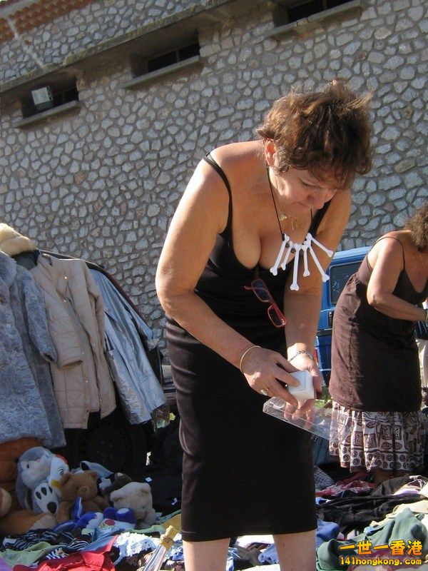 Candid-cleavage-and-downblouse-from-street-Part-4-100 (Copy).jpg