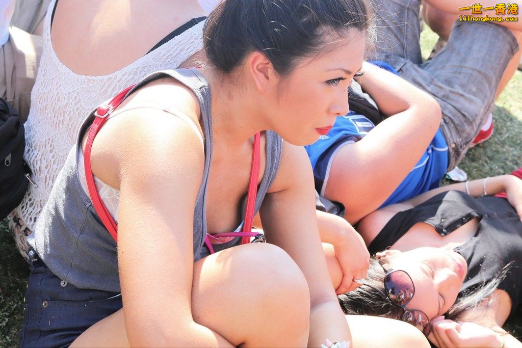 Candid-cleavage-and-downblouse-from-street-Part-4-103 (Copy).jpg