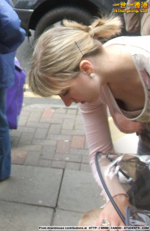 Candid-cleavage-and-downblouse-from-street-Part-4-109 (Copy).jpg