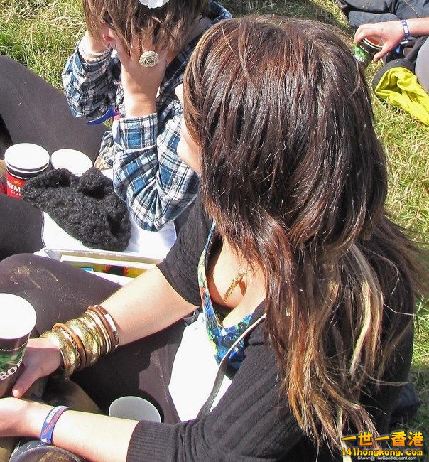 Candid-cleavage-and-downblouse-from-street-Part-4-113 (1) (Copy).jpg