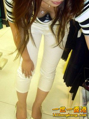 Candid-sexy-girls-at-the-mall-cleavage-and-downblouse-2013-25 (Copy).jpg