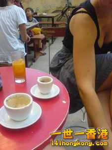 Candid-sexy-girls-at-the-mall-cleavage-and-downblouse-2013-29 (Copy).jpg
