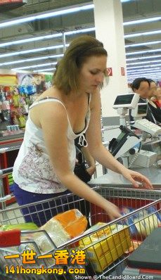 Candid-sexy-girls-at-the-mall-cleavage-and-downblouse-2013-84 (Copy).jpg