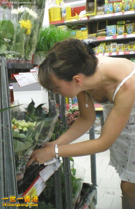 Candid-sexy-girls-at-the-mall-cleavage-and-downblouse-2013-88 (Copy).jpg