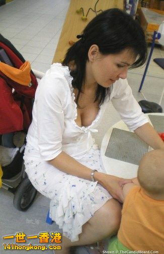 Candid-sexy-girls-at-the-mall-cleavage-and-downblouse-2013-89 (Copy).jpg