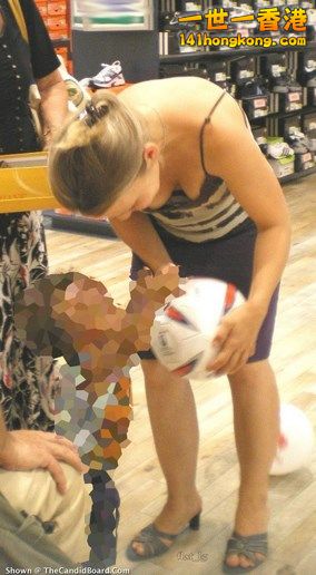 Candid-sexy-girls-at-the-mall-cleavage-and-downblouse-2013-100 (Copy).jpg