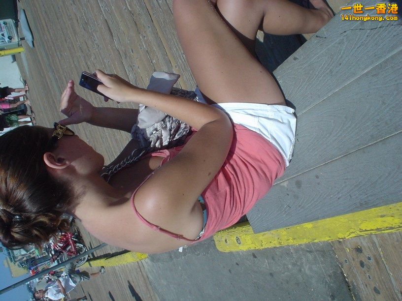 Cleavage-Candid-of-teen-and-milf-from-vacation-P2-43 (Copy).jpg